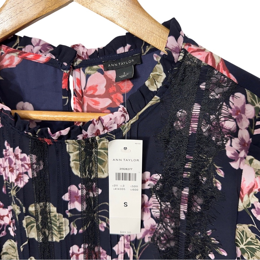 NWT Ann Taylor Floral Blouse with Lace Accent Womens Size S Long Sleeve - Picture 3 of 5